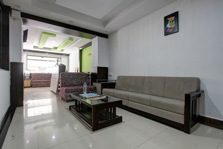 Capital O 46699 Hotel Insta