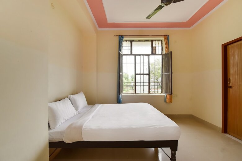 Hotel Spot On 60292 Shri United