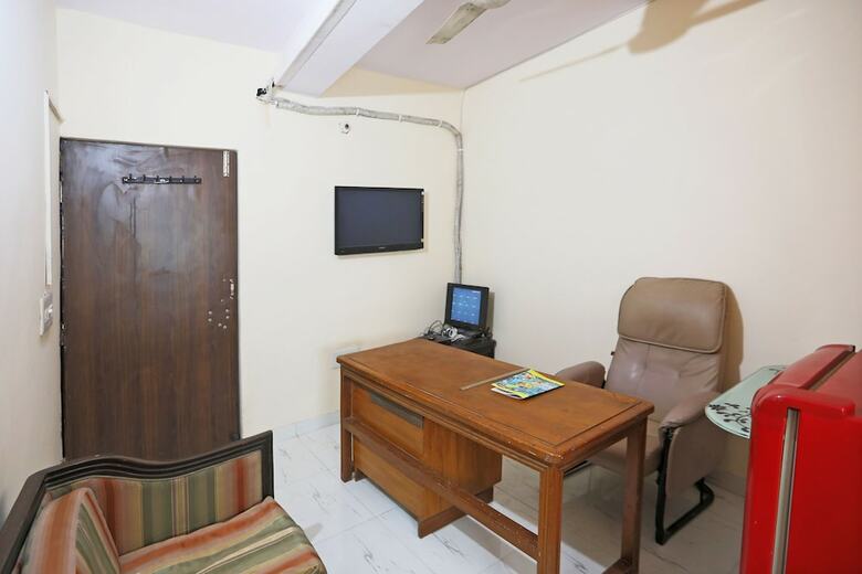 Hotel Spot On 48329 Dee 9 Residency