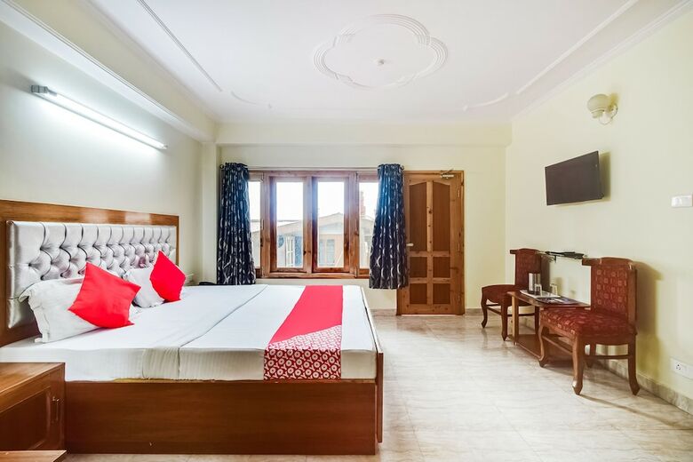 Oyo 48870 Hotel Kalra Regancy