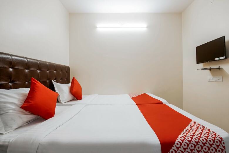 Hotel Oyo 37146 G P Residency