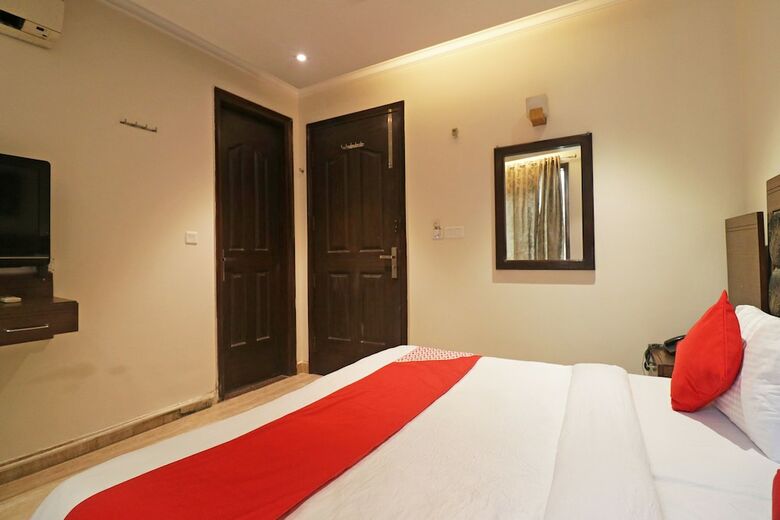 Hotel Oyo 49069 A Suites