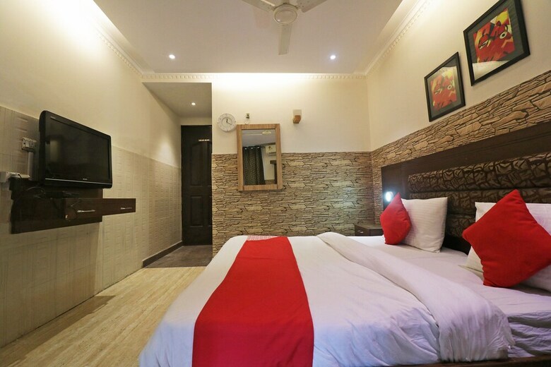 Hotel Oyo 49069 A Suites