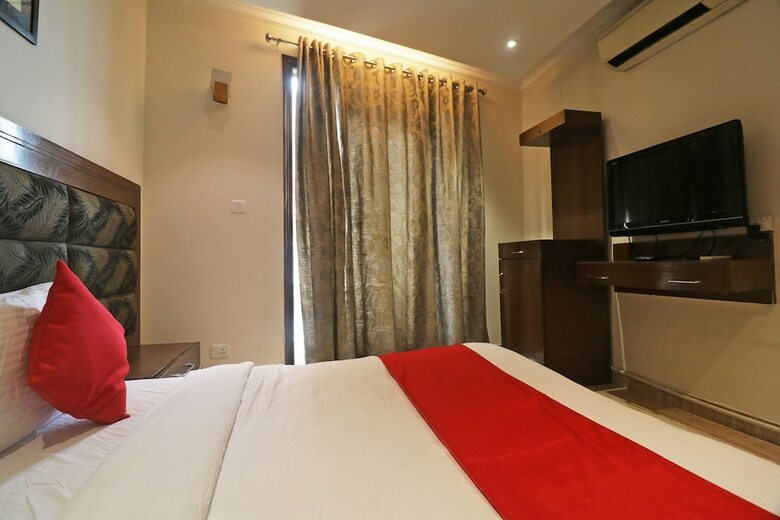 Hotel Oyo 49069 A Suites
