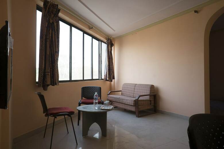 Oyo 37830 Hotel Aakar International
