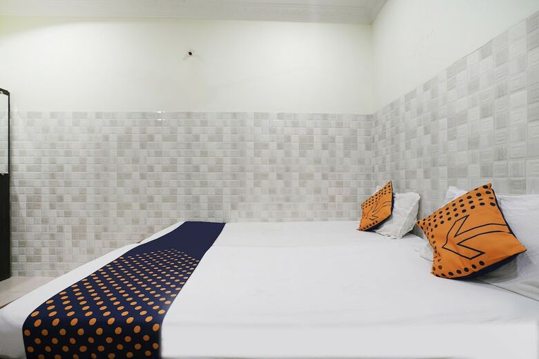 Spot On 38697 Hotel Sridhar
