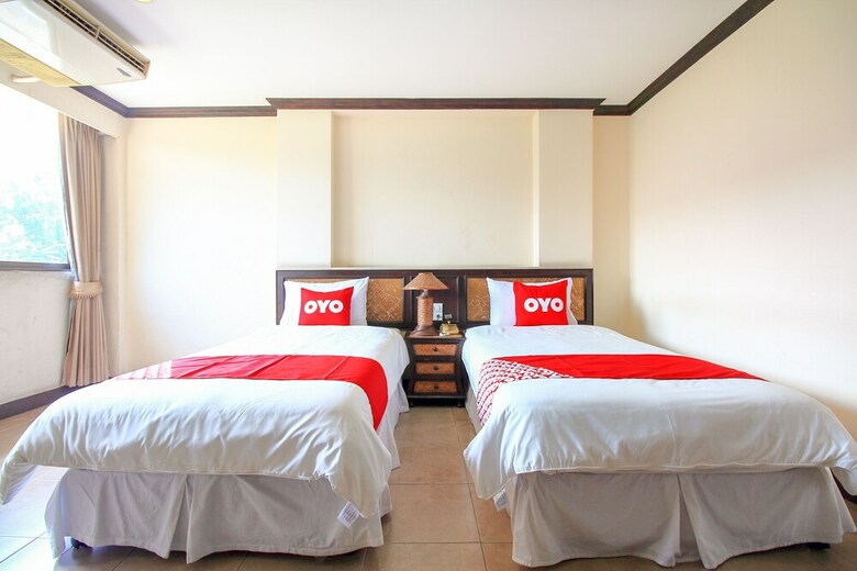 Oyo 383 White Inn Hotel