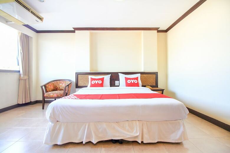 Oyo 383 White Inn Hotel