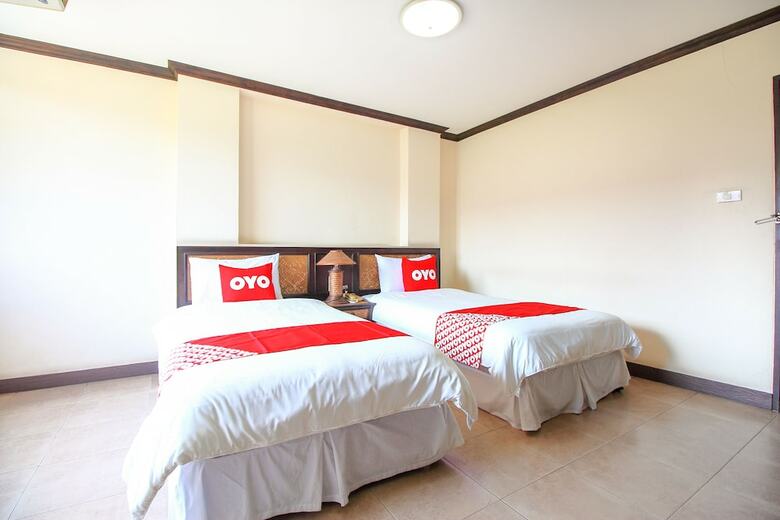 Oyo 383 White Inn Hotel