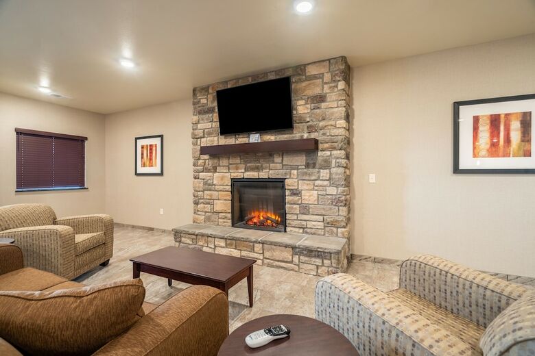 Cobblestone Hotel & Suites - Urbana