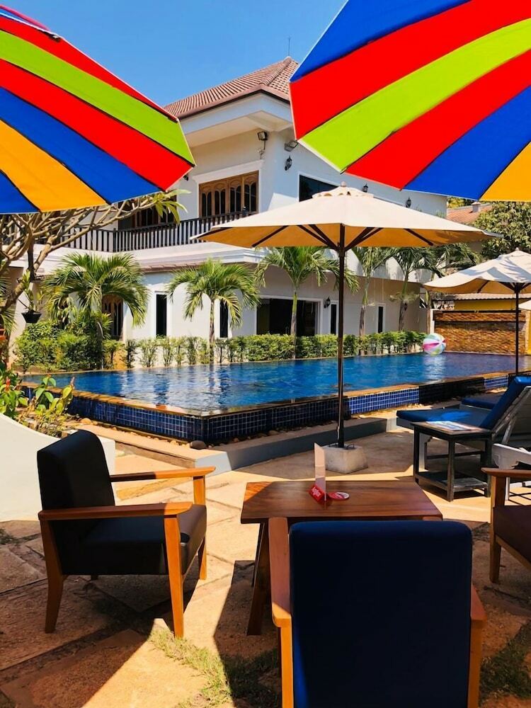 Isirafu Hotel & Residence