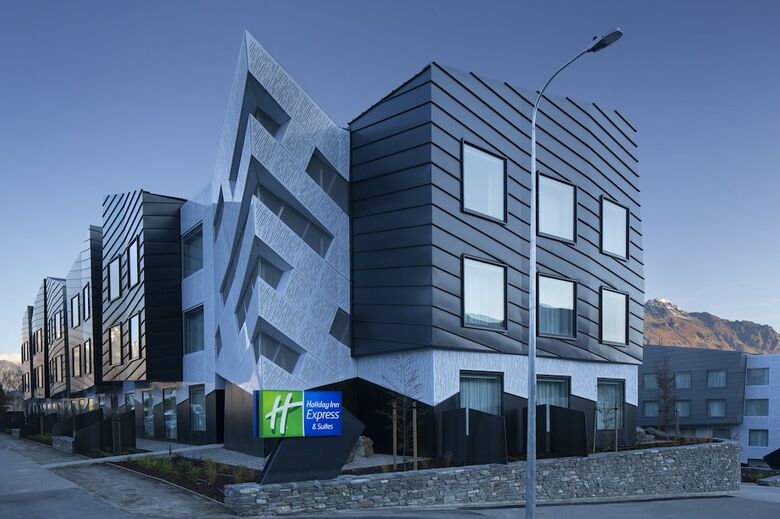 Hotel Holiday Inn Express And Suites Queenstown