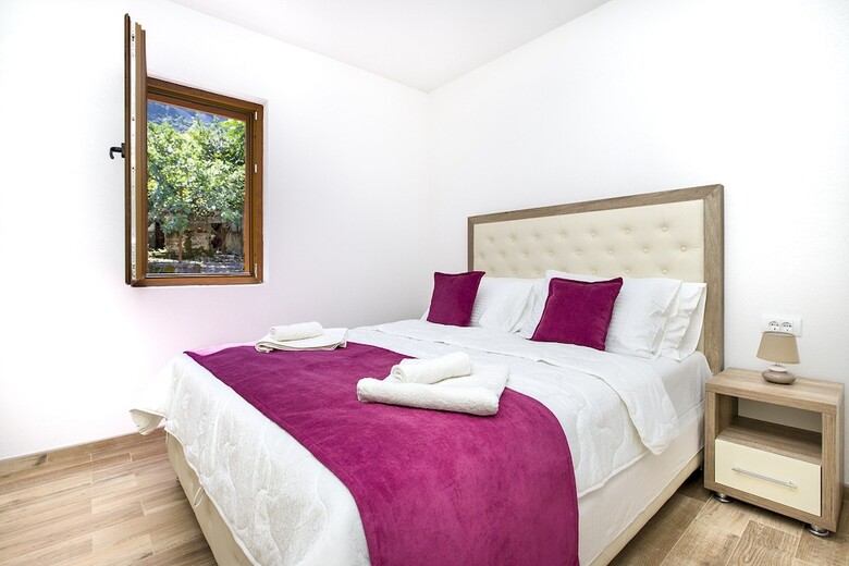 Apartments Mezini 11