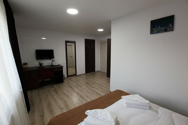 Bliss Hotel And Apartments