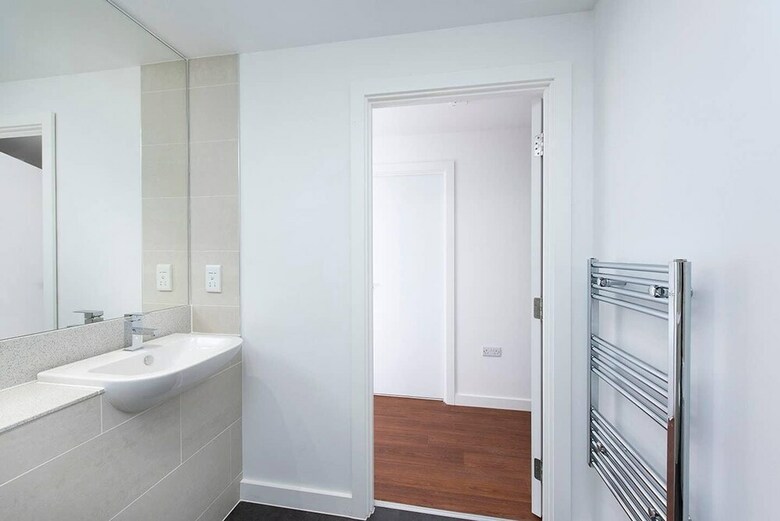 Luxurious And Bright 2br City Centre Apartment