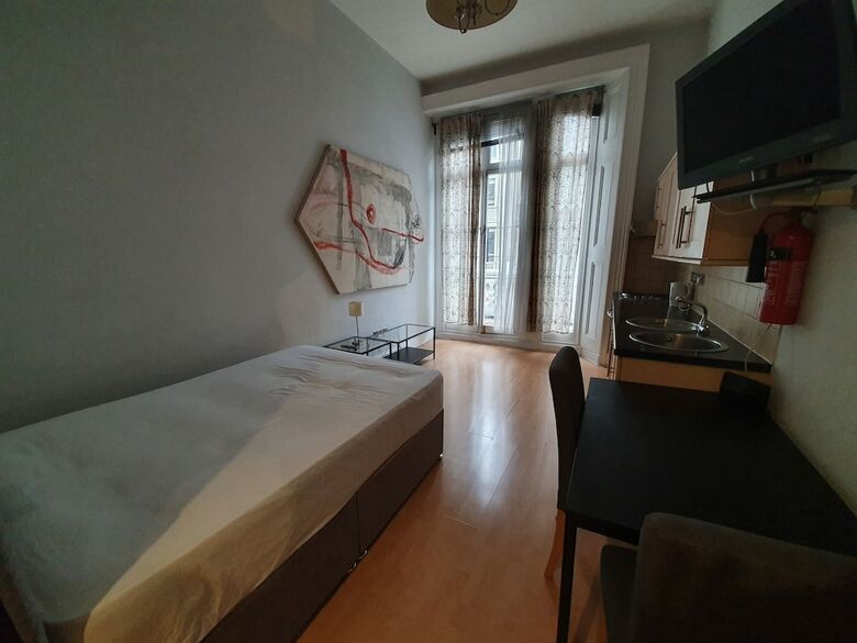 Studio Apartment In South Kensington 9