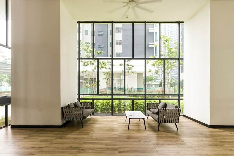 Elegant 3br Condo For 5 With Outdoor Pool