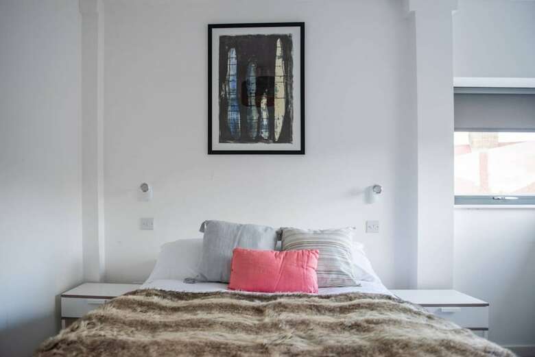 Modern 2 Bedroom Clapham Apartment With Large Terrace