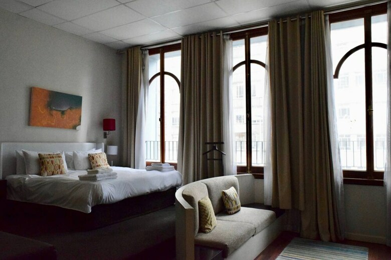 Modern High-rise Studio Apartment In Cbd