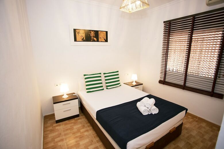 Center & White Town Apartment