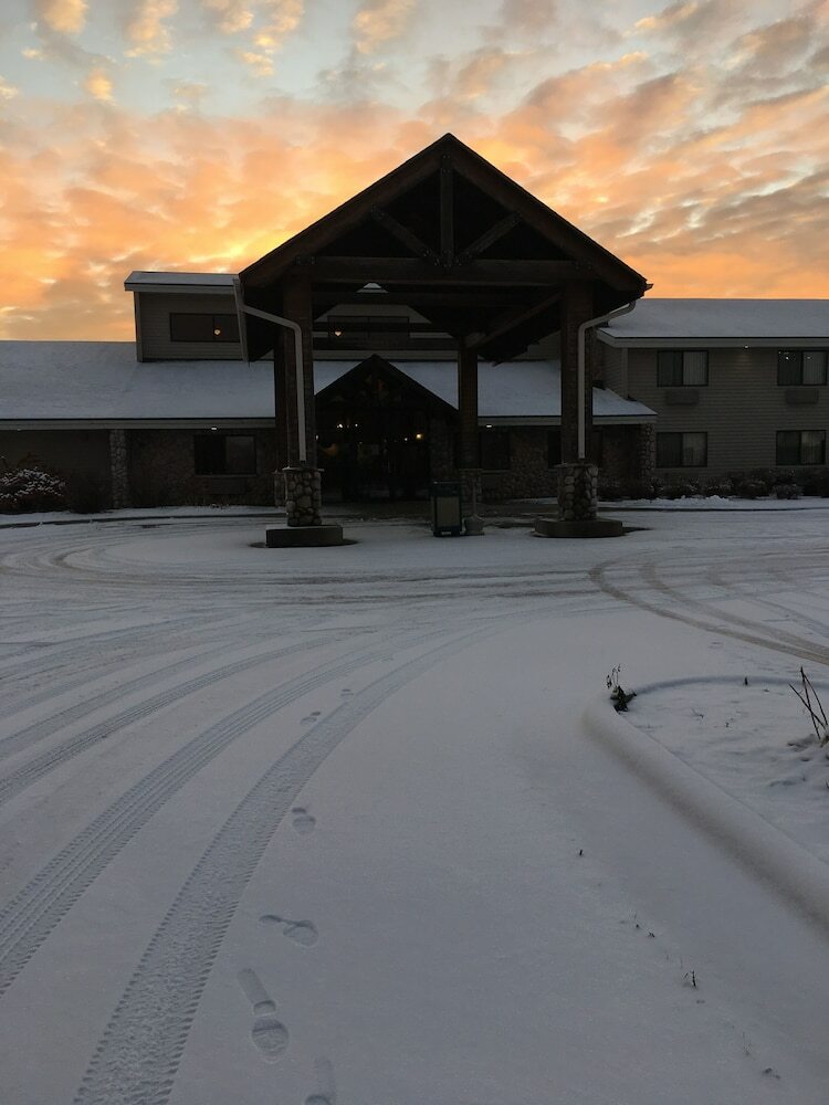 Hotel Moose Lake Lodge & Suites
