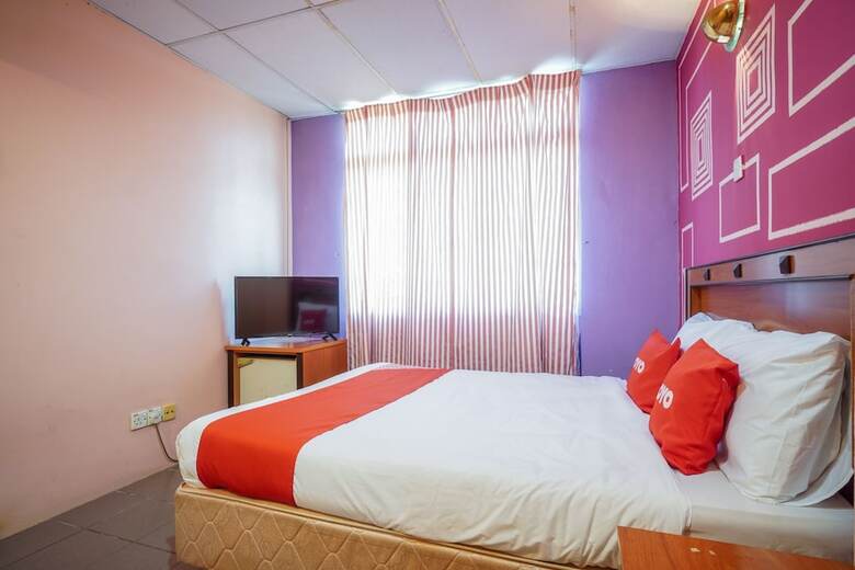Oyo 44101 Hotel Dj Palace