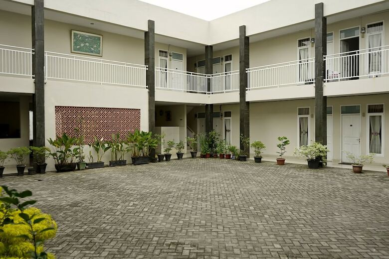 Hostal Oyo 1167 Home Sty Residence