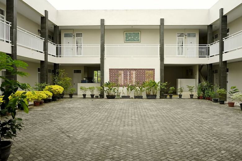 Hostal Oyo 1167 Home Sty Residence