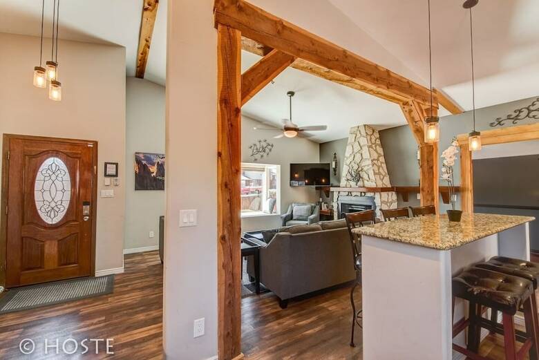 Mtn Dream! Fireplace, Patio & Hot Tub 4br