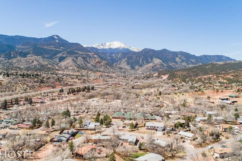 Mtn Dream! Fireplace, Patio & Hot Tub 4br