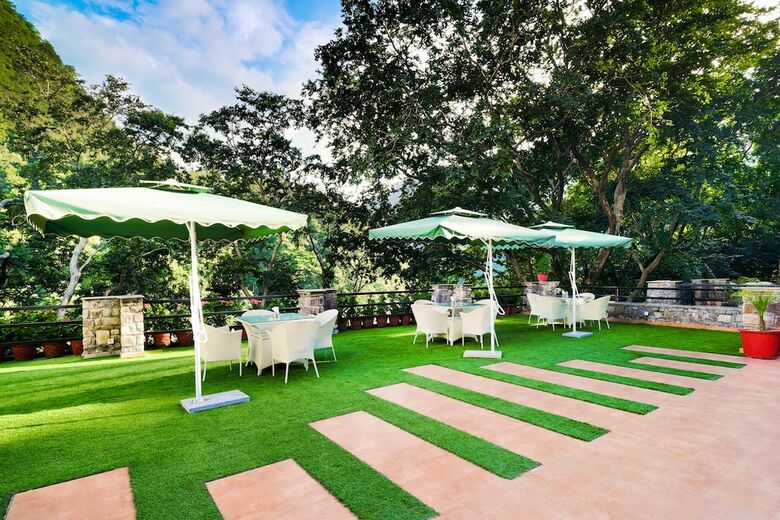 Hotel Summit By The Ganges Resort