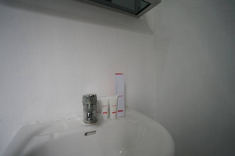 Hostal Oyo 1315 Paris Hotel