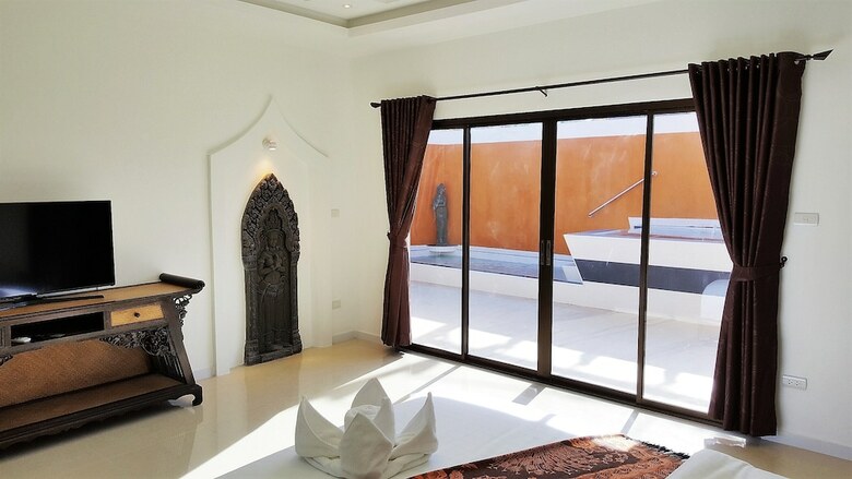 Wowland Luxury Villa Pattaya 8 Br