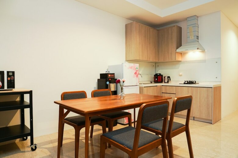 Elegant 1br Veranda Residence @ Puri Apartment