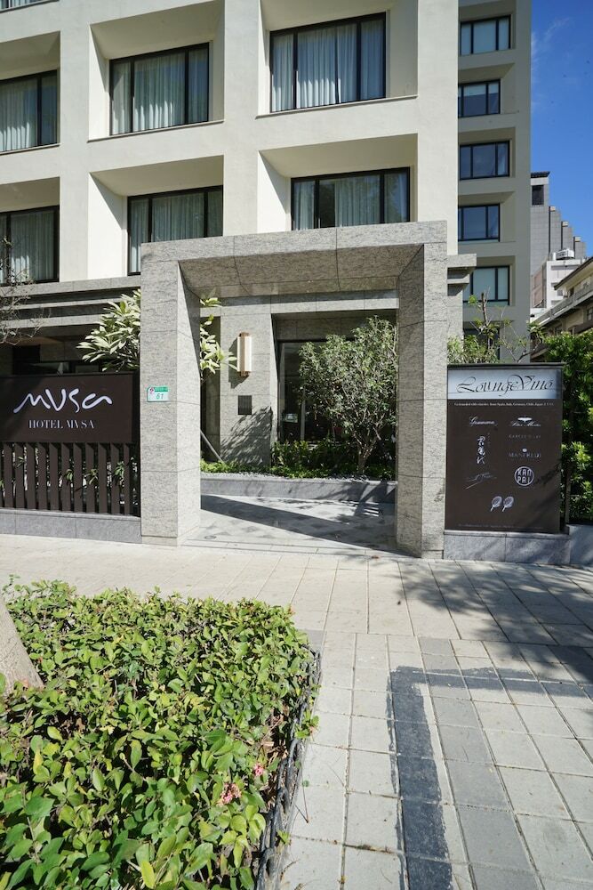 Hotel Mvsa + Michelin 2 Starred Molino de Urd�niz