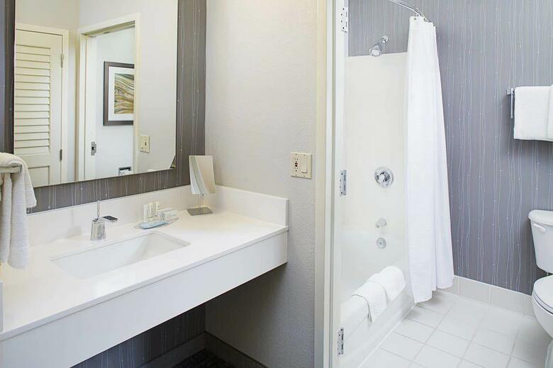 Hotel Courtyard By Marriott Dallas Addison/quorum Drive