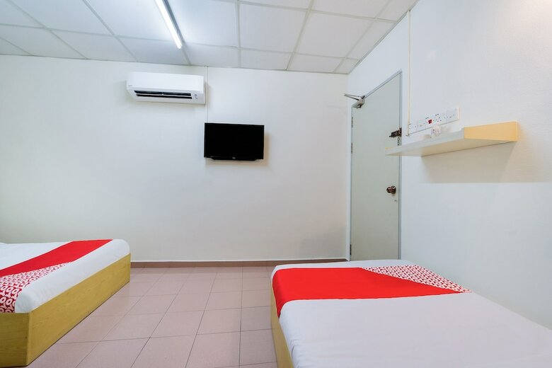 Oyo 89461 Cp Hotel
