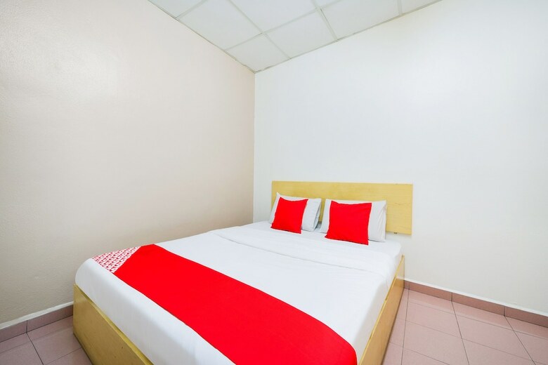 Oyo 89461 Cp Hotel