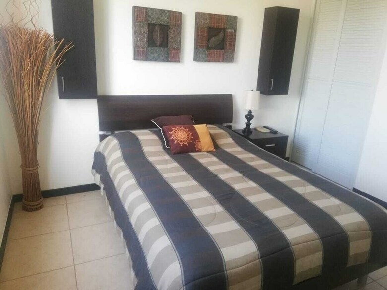 Apartment By Airport On Way To Beach