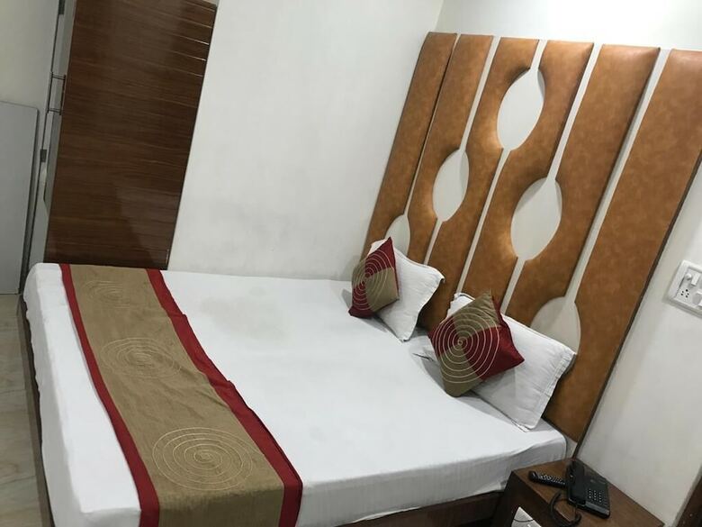 Adb Rooms Hotel Crystal Deluxe