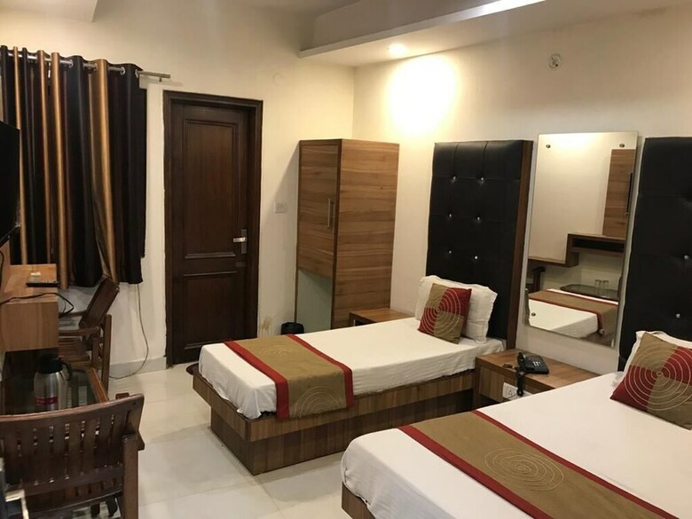 Adb Rooms Hotel Crystal Deluxe