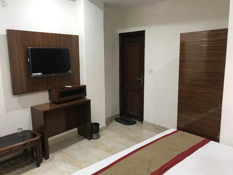 Adb Rooms Hotel Crystal Deluxe