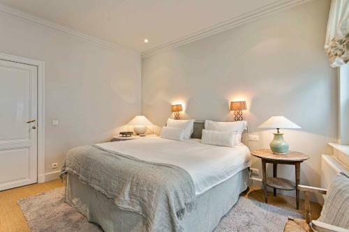 Rustic Private Cottage With 2 King Beds In Old Centre - Groeninghe