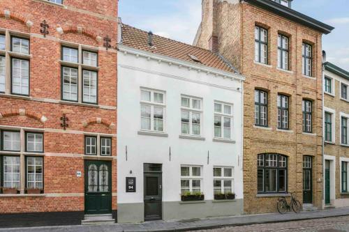 Rustic Private Cottage With 2 King Beds In Old Centre - Groeninghe