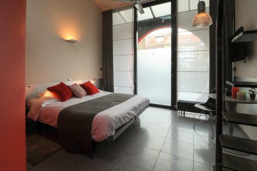 B&B Contrast