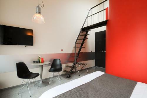 B&B Contrast