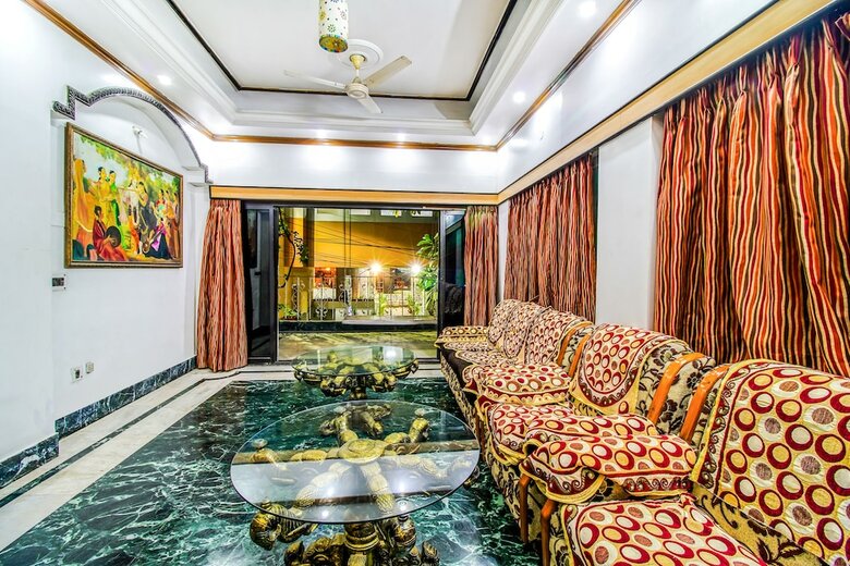Hotel Fabexpress Satakshi Guest House