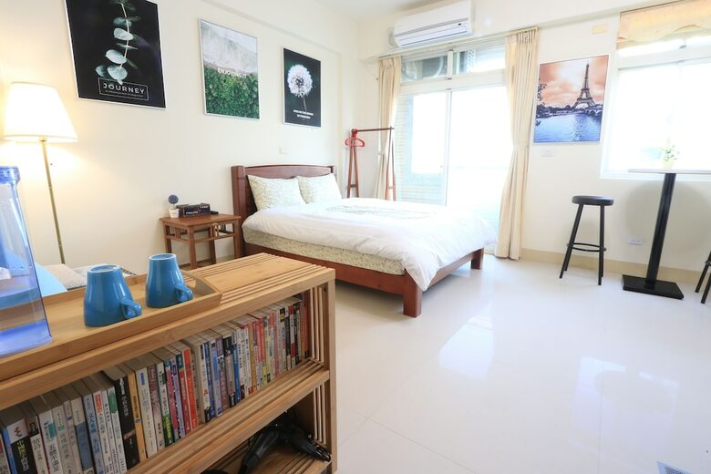 Hotel Downshifted House