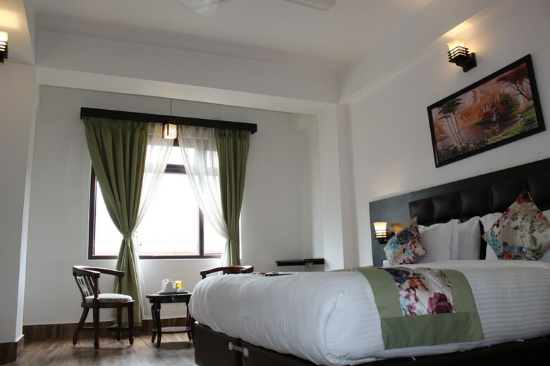 Hotel The Leenor Regency