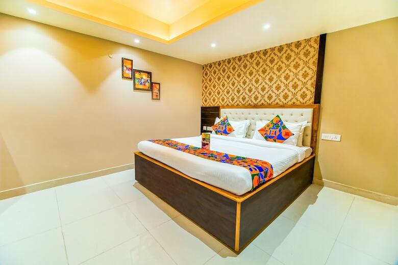 Fabhotel Svr And Banquet